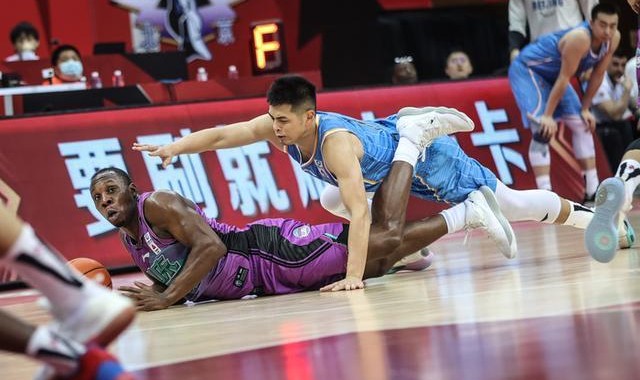  勇士末节翻盘上演经典逆转  