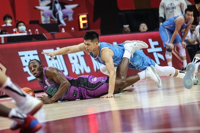  勇士末节翻盘上演经典逆转  